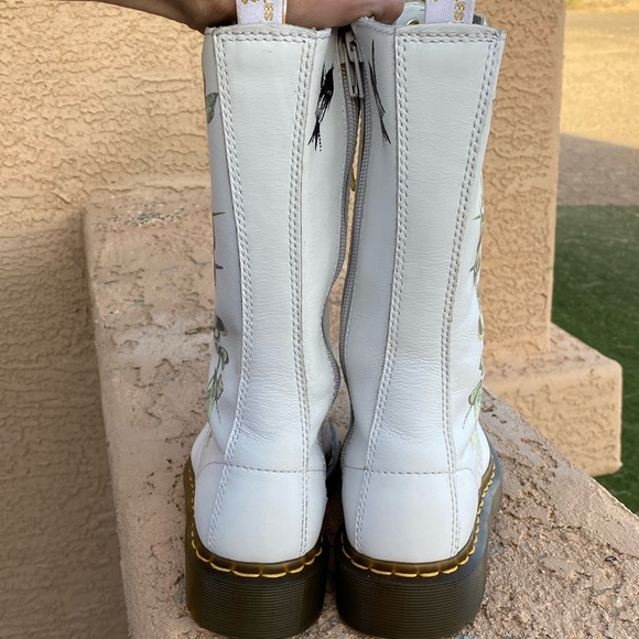 SOLD SOLD Dr Martens LE White Leather boot - Picture 5 of 12